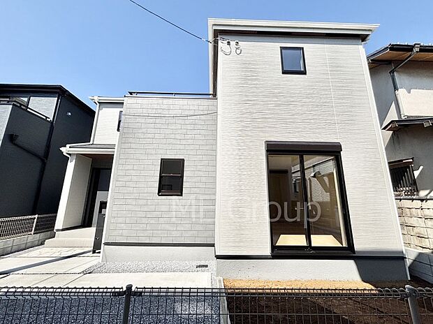 洗練された外観、上質な住空間が広がる室内は永く安心して過ごせる住居です。 