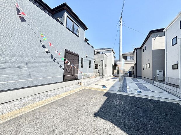 前面道路はきちんと整備されています  