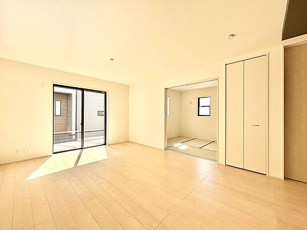 家族の笑顔が自然と生まれてくる、そんな雰囲気のダイニングに仕上がっています。