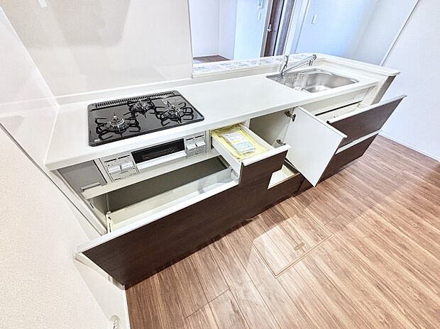 使いやすさを優先したスライド式収納タイプ！