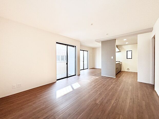 日当たりの良いリビング。お気に入りのグリーンを飾れば更に心地よさがアップ！