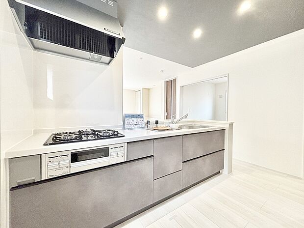 広々とした使い勝手の良いキッチンで日々のお料理も楽しくなりそう