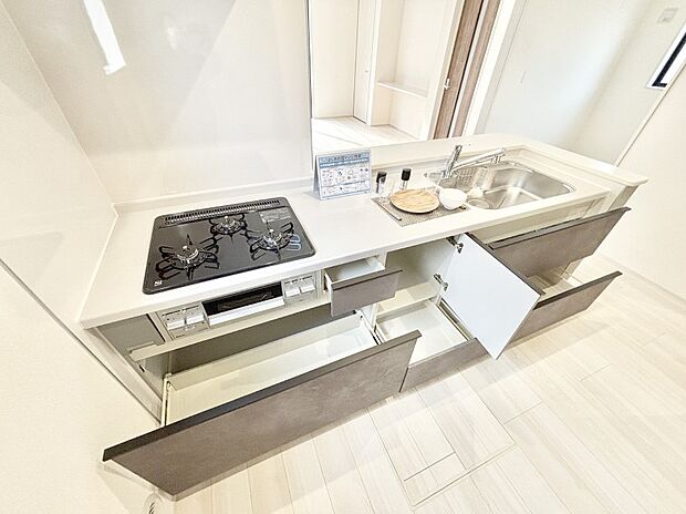 使いやすさを優先したスライド式収納タイプ!