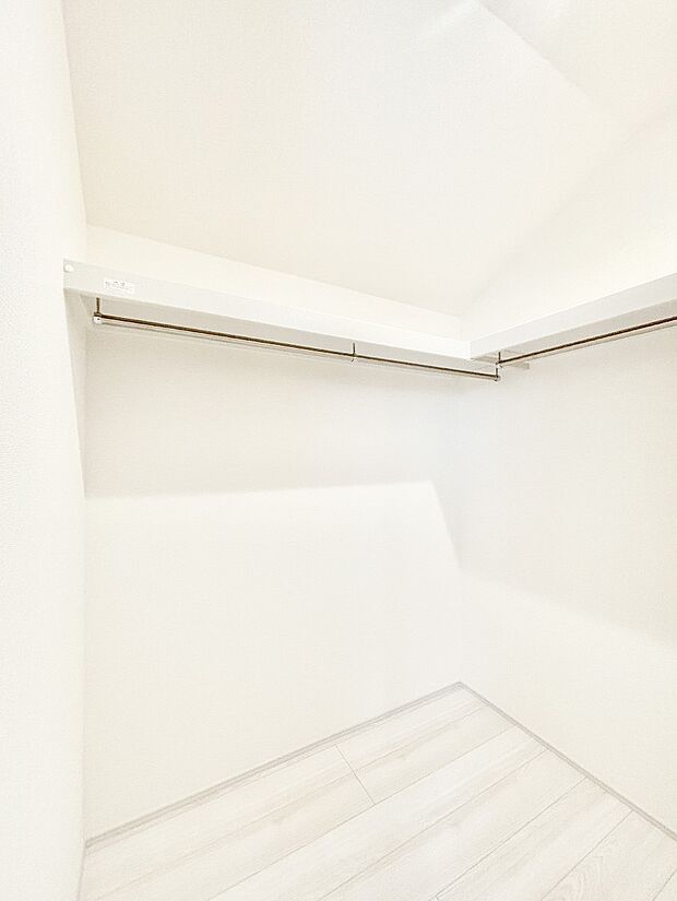 ウォークインクローゼット付きで生活空間を広く利用できます。