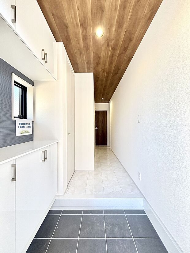 家族の帰宅やお客様をあたたかく迎える玄関