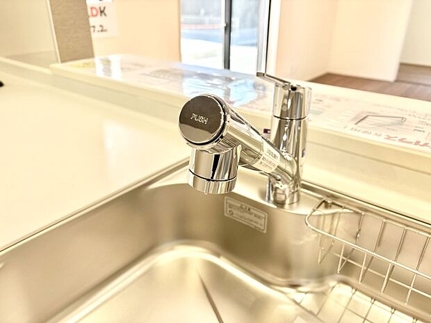 いつでも清潔なおいしいお水を。一つの水栓で水道水と浄水を使い分け。