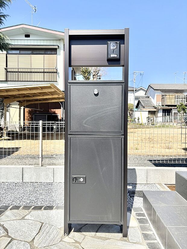 シンプルデザインのポスト。