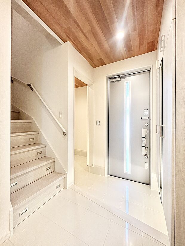 明るい玄関はお客様をお出迎えするのにぴったりです!