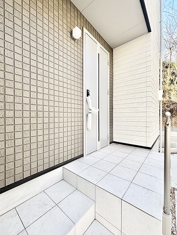 大切な家族、来客を出迎える玄関。