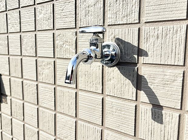 バルコニー水栓があればお掃除も楽々です。