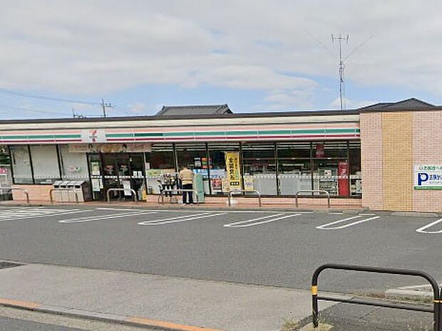 コンビニ 400m セブン-イレブン 足立古千谷本町3丁目店