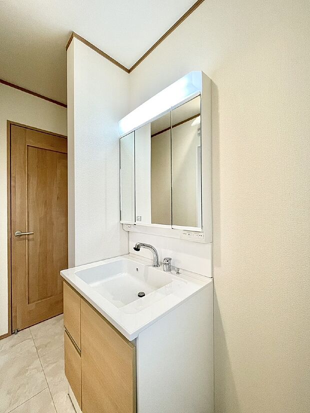 収納力と機能性に優れた洗面化粧台