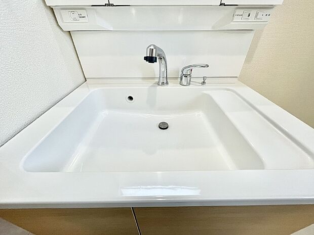 ハンドシャワー付き！使いやすい洗面台。