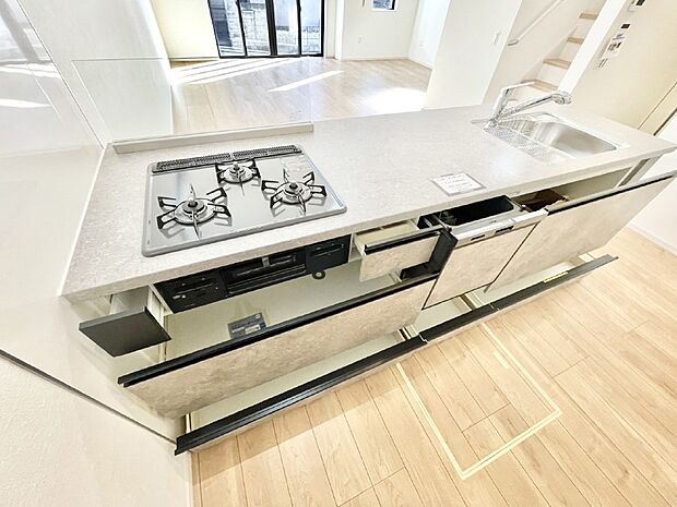 使いやすさを優先したスライド式収納タイプ！