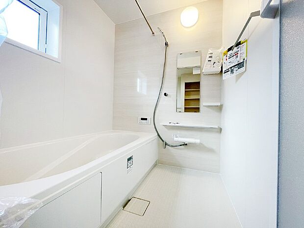 浴室乾燥機付きのバスルームでいつでも快適なバスタイムが楽しめます！