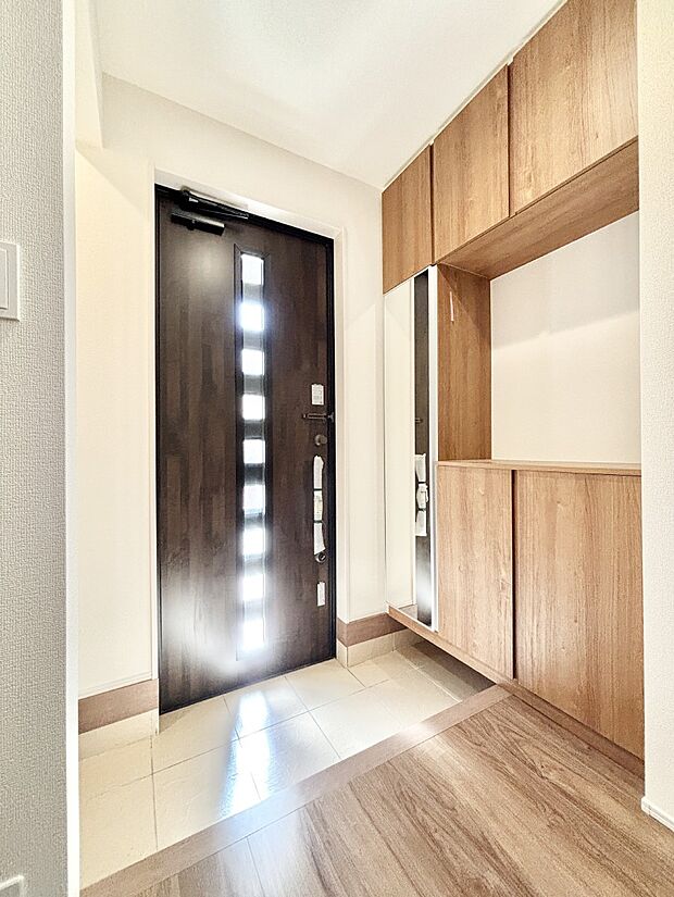 飾り棚を利用して、お越しいただくお客様をおもてなしできます。　