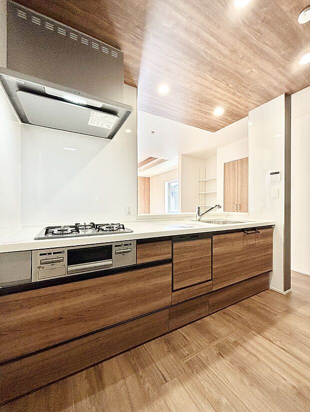 リビングで遊ぶお子様を見守りながらお料理ができる対面キッチン