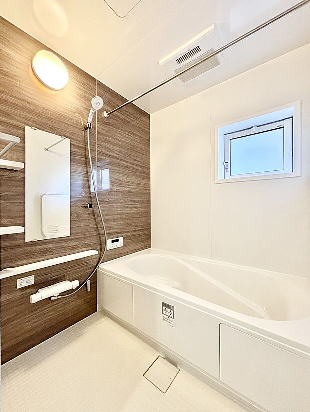 落ち着いた雰囲気でゆっくりお寛ぎいただけるバスルーム