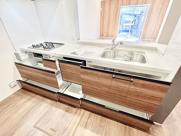 使いやすさを優先したスライド式収納タイプ!