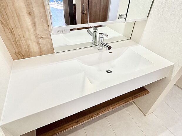 ハンドシャワー付き！使いやすい洗面台。
