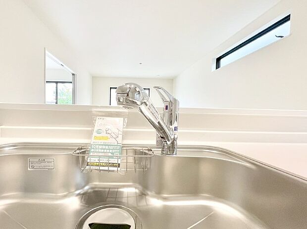 いつでも清潔なおいしいお水を。一つの水栓で水道水と浄水を使い分け。