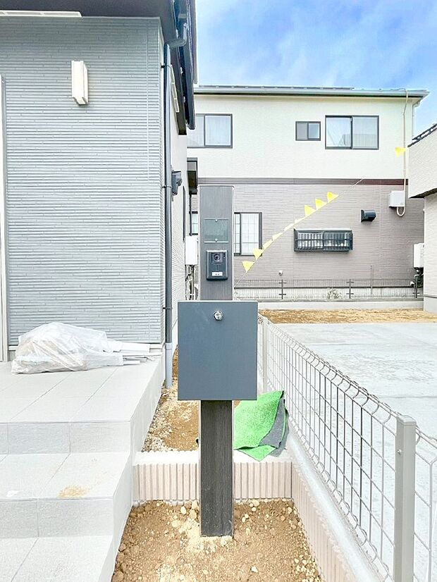 シンプルデザインのポスト。