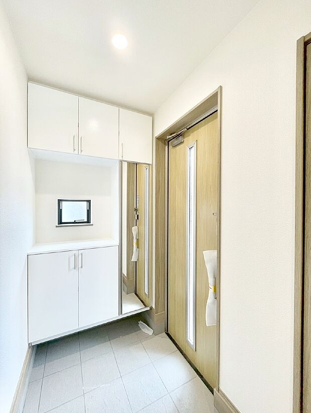 飾り棚を利用して、お越しいただくお客様をおもてなしできます。