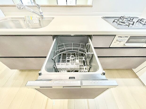 面倒なお片づけは食洗機にお任せ！家事の負担が減って、時間にも気持ちにもゆとりができます。