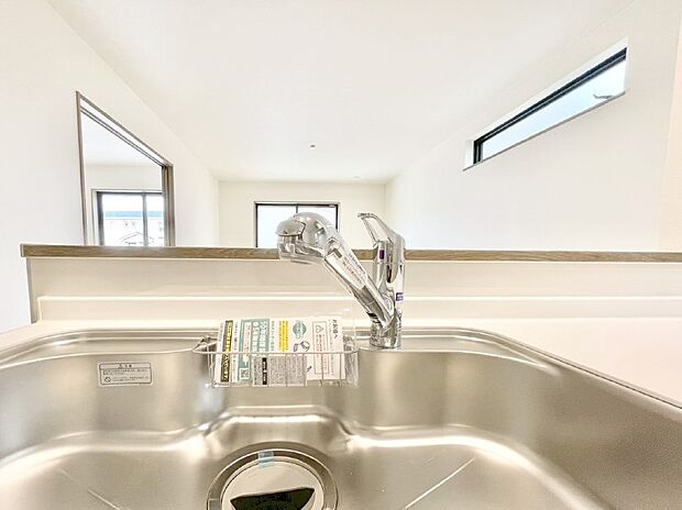 いつでも清潔なおいしいお水を。一つの水栓で水道水と浄水を使い分け。