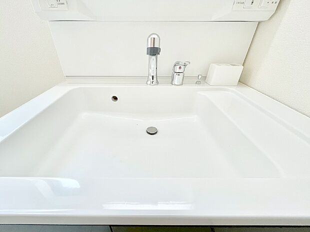 ハンドシャワー付き！使いやすい洗面台。