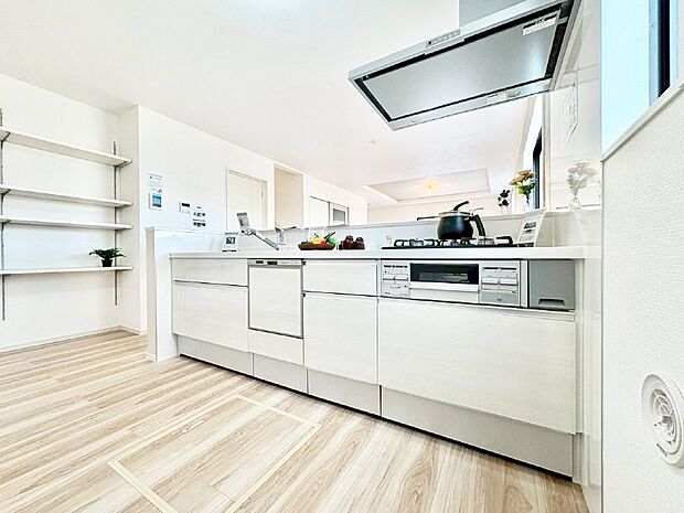 広々とした使い勝手の良いキッチンで日々のお料理も楽しくなりそう