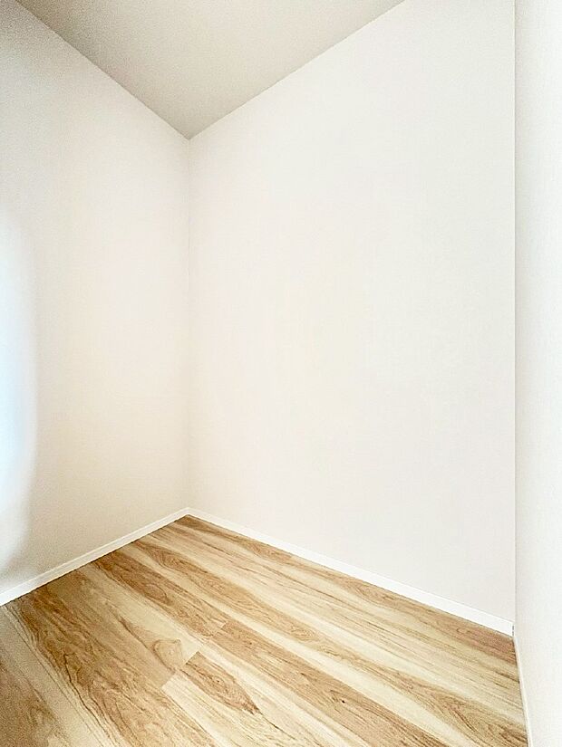 ウォークインクローゼットの活用で生活空間スッキリ