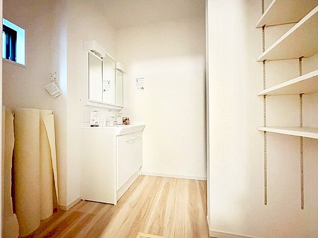 可動棚付きランドリースペース