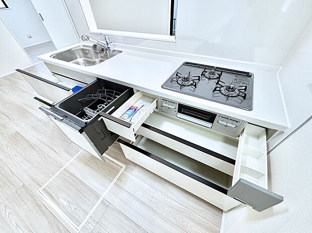 使いやすさを優先したスライド式収納タイプ!