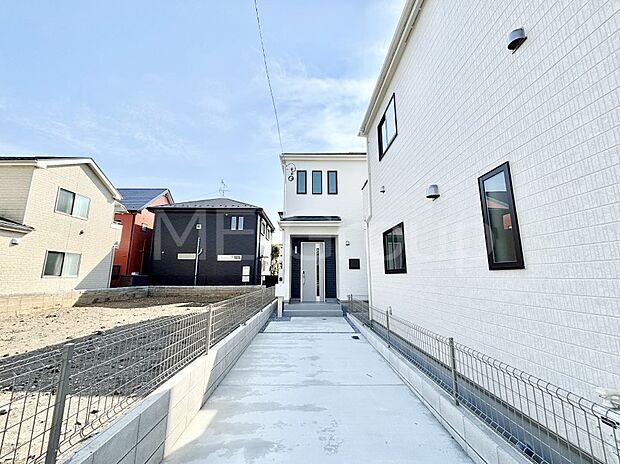 奥まった地形は、車道に面しておらず、静かでプライベート感を味わえる立地です。