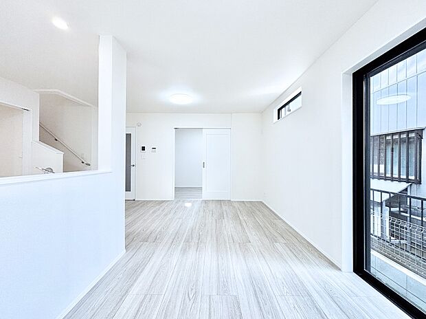 隣接の洋室を開放すればさらに広々空間に