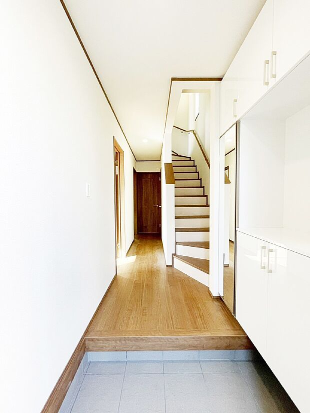 家族の帰宅やお客様をあたたかく迎える玄関