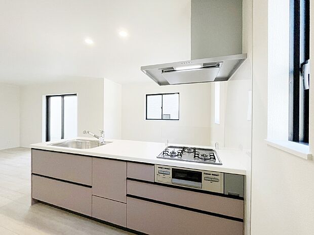 広々とした使い勝手の良いキッチンで日々のお料理も楽しくなりそう