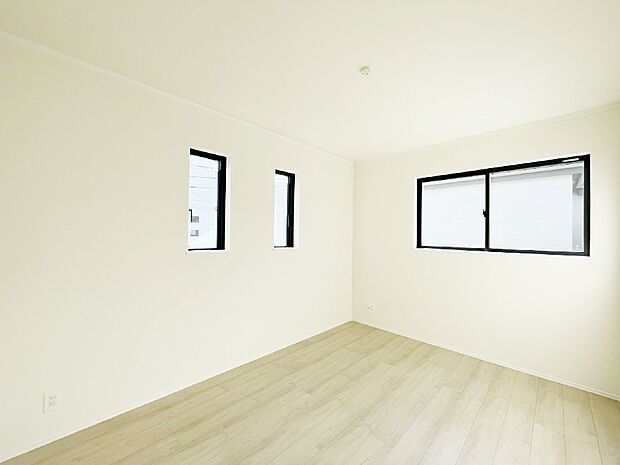 窓からのやさしい光が心地よいプライベートルーム