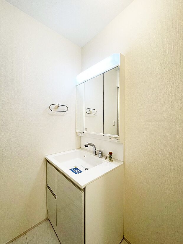 ゆとりの洗面スペースで朝の身支度もラクラク