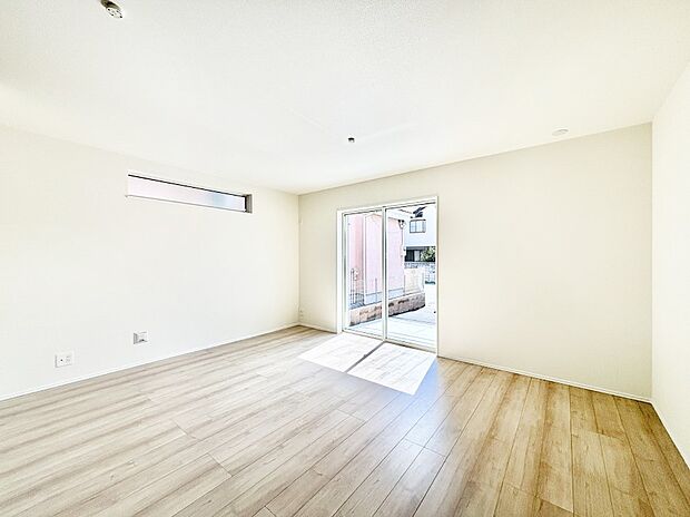 家族の笑顔が自然と生まれてくる、そんな雰囲気のダイニングに仕上がっています。