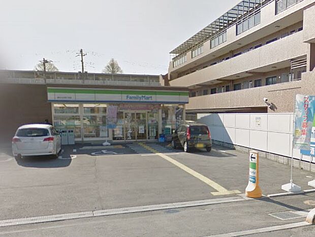 コンビニ 220m ファミリーマート 越谷大沢四丁目店