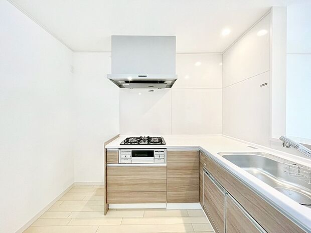 L字型だと料理するスペースも広々と使えます。コンパクトに動けてお料理ラクラク。