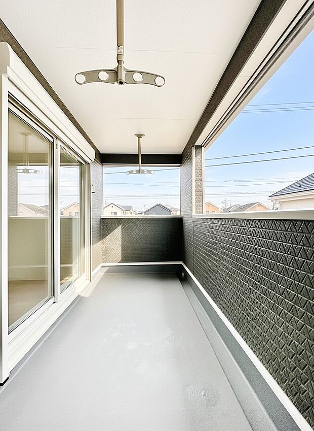 急な雨も安心!奥行たっぷりなインナー付きルーフバルコニー!