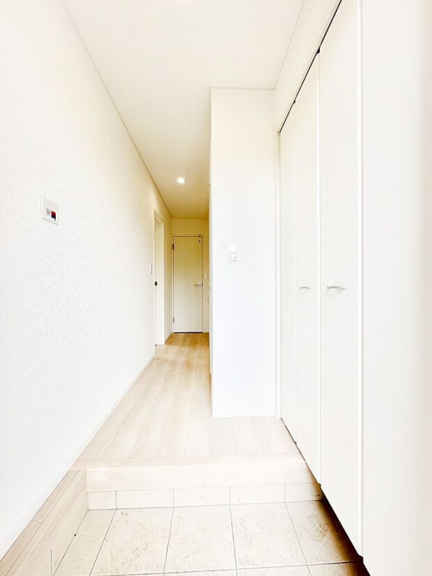 ご家族やお客様を気持ちよくお出迎えできる穏やかな雰囲気の玄関です。