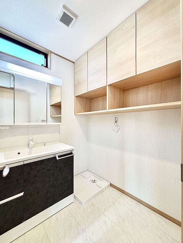 清潔感のある快適空間です。毎日の身支度も気持ち良くお使い頂けます。