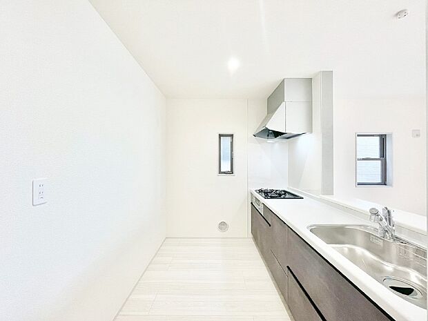 ゆとりあるキッチンスペースでお料理や食後の後片付けもスムーズに!