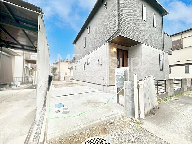 シンプルで落ち着きのある建物は住むかたの個性でオリジナルなものになっていきます。