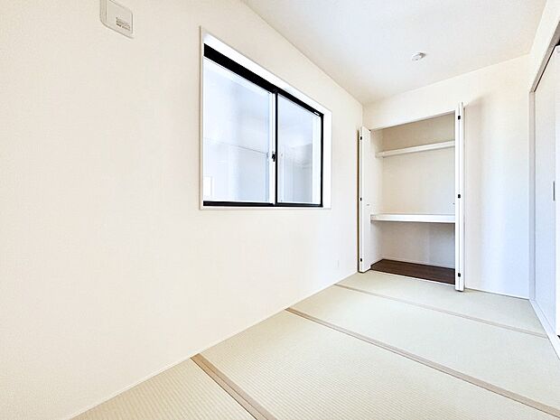 リビング隣接の和室は毎日の暮らしに癒しと安らぎをもたらしてくれます