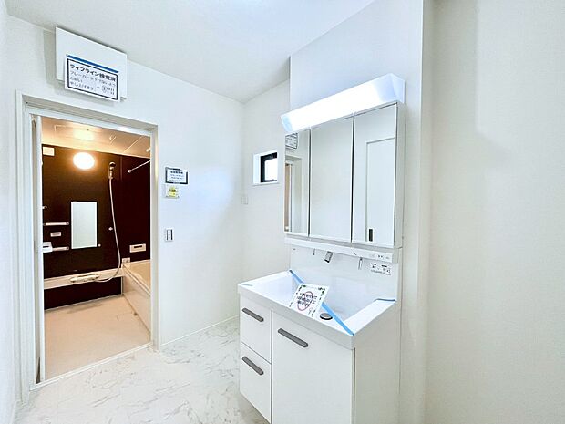 広々とゆとりのあるランドリースペース。  